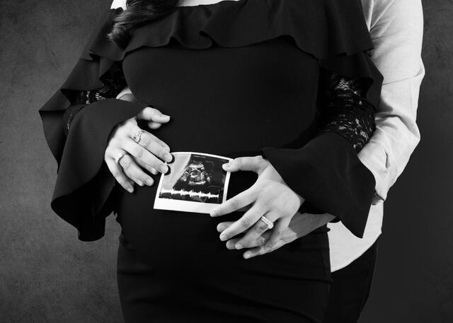 Maternity photograph 10