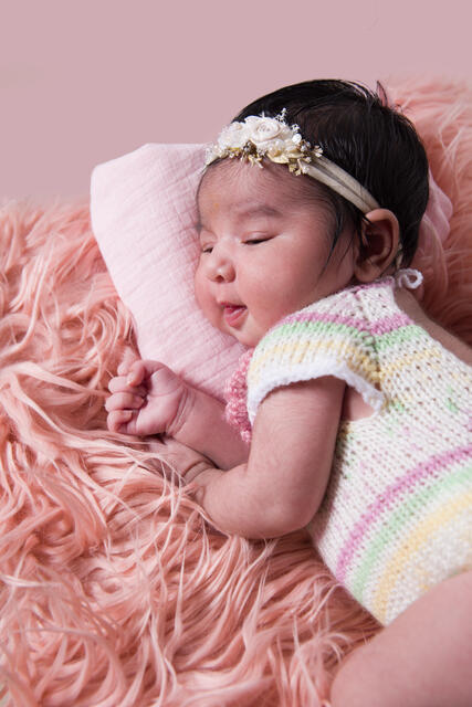 Newborn photograph 14